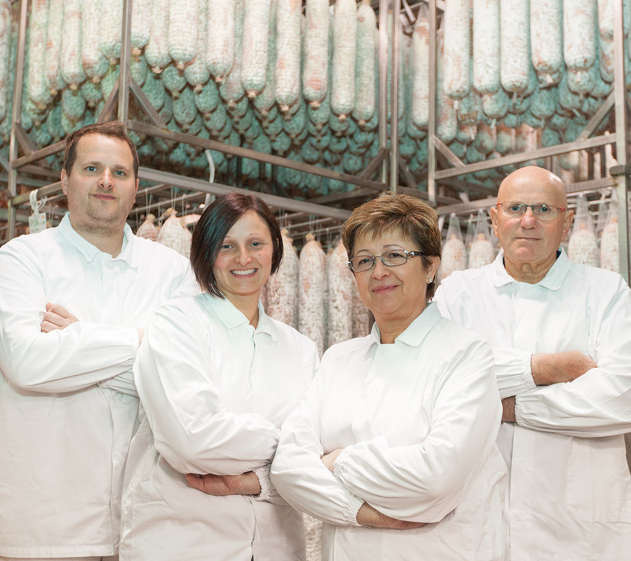azienda-artigian-carni La famiglia fondatrice di Artigian Carni: generazioni di passione e tradizione nella produzione di salumi artigianali – Felino Parma