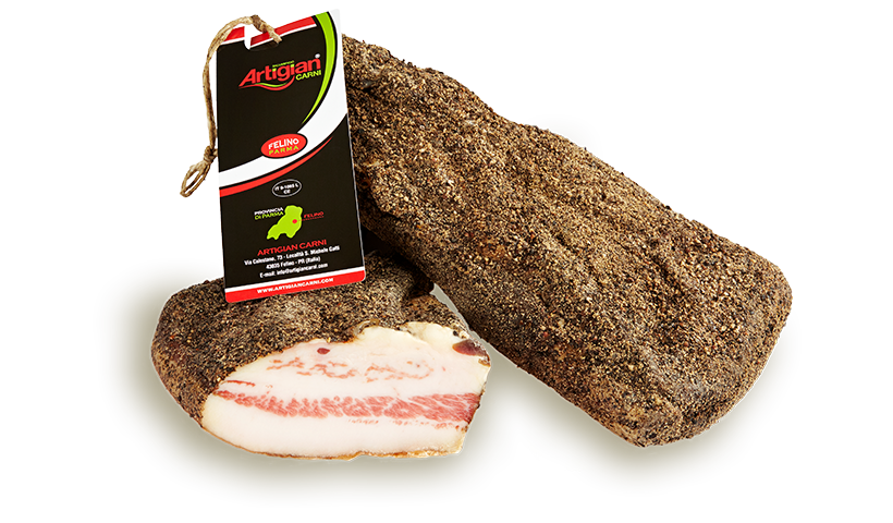 Dettaglio ravvicinato di Gola al Pepe: salume artigianale con stagionatura speziata, eccellenza della norcineria – Felino Parma