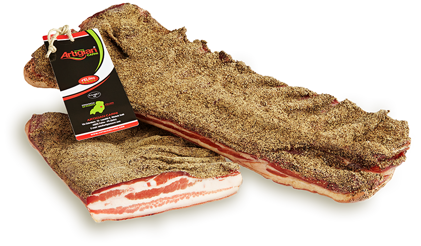 pancetta-tesa-pepe-dettaglio Dettaglio di Pancetta Tesa al Pepe: salume artigianale stagionato con copertura di pepe nero per un gusto aromatico e deciso – Felino Parma