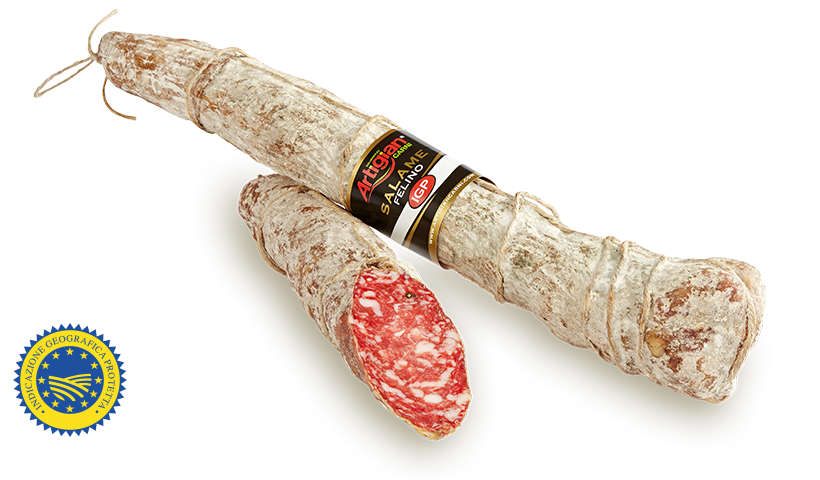 Dettaglio di Salame Felino IGP: l'autentico salume di Parma dalla fetta obliqua, grana media e sapore dolce e delicato – Felino Parma