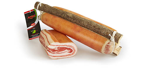 Interi-ridimensionati_0002_pancetta.steccata_intero Pancetta steccata intera: salume tradizionale artigianale stagionato tra assicelle di legno - Felino Parma