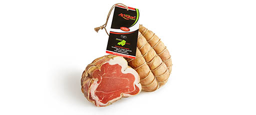 Interi-ridimensionati_0012_fiocco.tradiz_intero Fiocco di prosciutto tradizionale intero: salume magro e pregiato stagionato per la rivendita professionale - Artigian Carni a Felino Parma