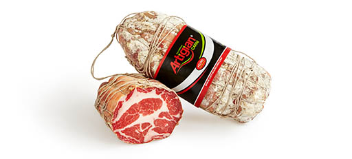 Interi-ridimensionati_0015_coppa.tradiz_intero Coppa stagionata tradizionale intera: salume tipico artigianale per salumerie e rivendita - Artigian Carni a Felino Parma